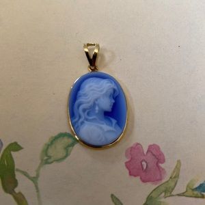 Rare Solid 18k Gold Italian Victorian Blue Agate Cameo British Maiden Pendant!